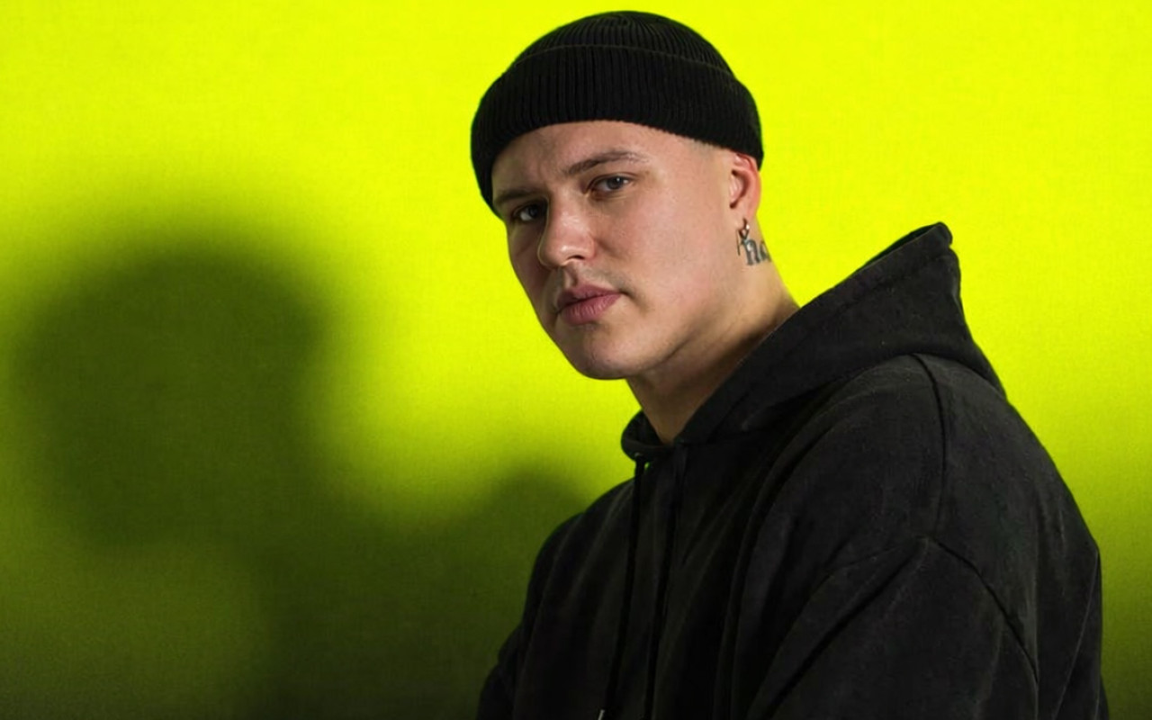 «Тону» в хитах: белорусский HOLLYFLAME рвет радиочарты