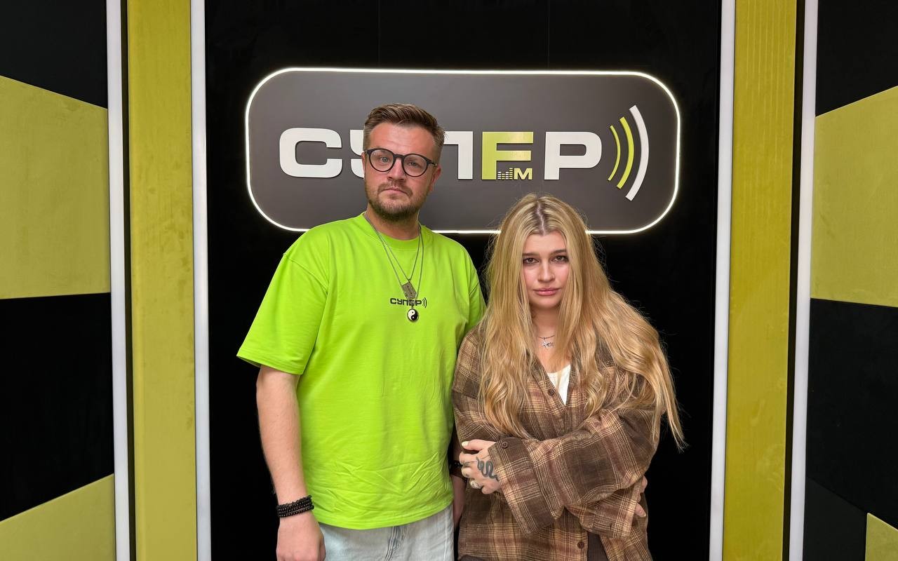 Просто Лера зажгла студию «Супер FM» живым концертом и рассказала, что будет в новом альбоме!